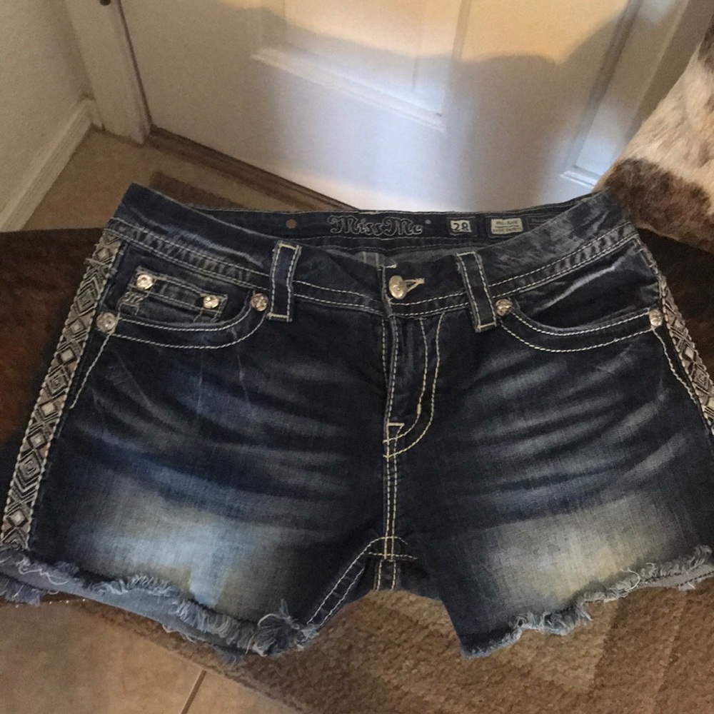 Miss Me Mid-Rise Easy Shorts Size 28